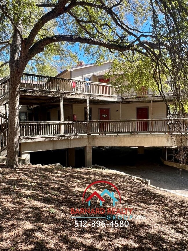 Building Photo - 402 N Fredericksburg St Unit #7