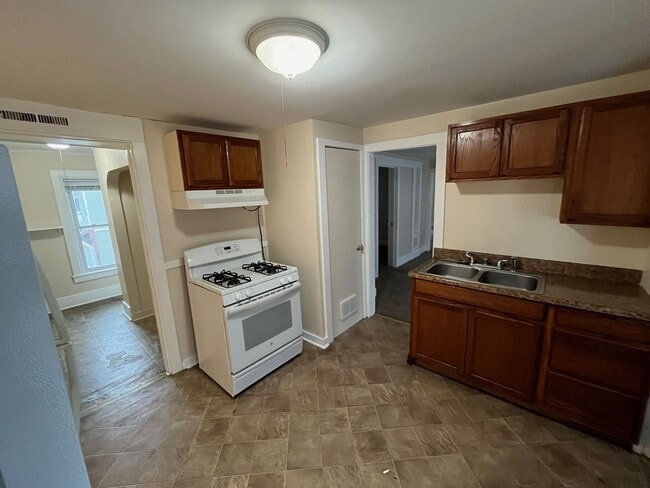 Photo - 60 Archibald St Unit Apt B