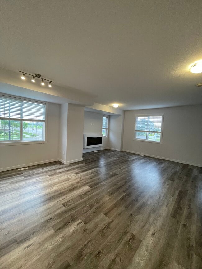 Photo - 3623 James Mowatt Trl SW