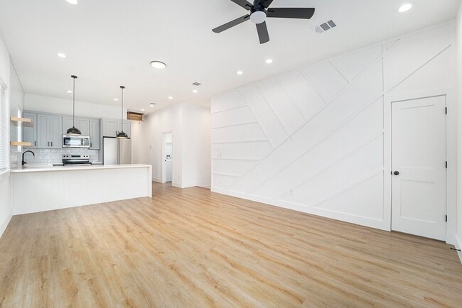 Photo - 3504 Delhi St