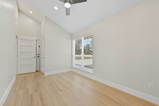 Photo - 10930 White Thorn St