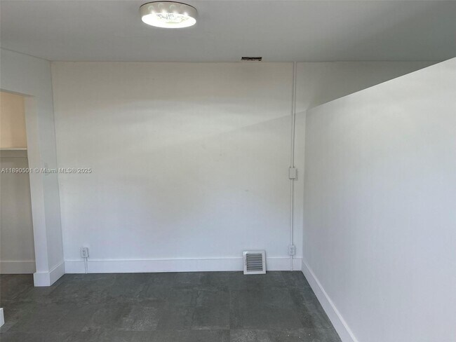 Photo - 80 NE 133rd St Unidad B