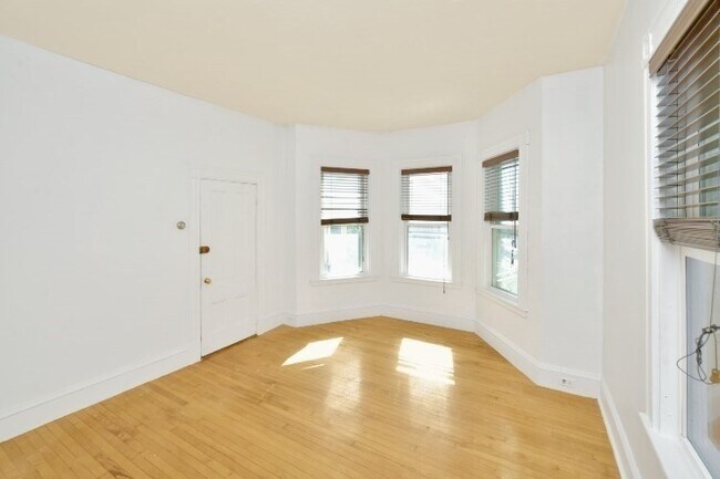 Photo - 22 1/2 Wesley Park Unit 1