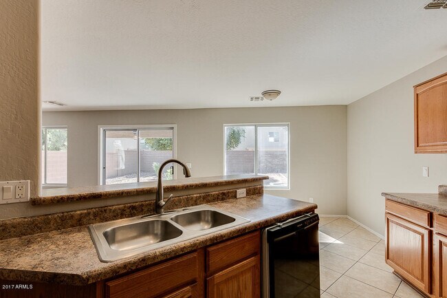 Photo - 4BR 3 FULL BATHROOMS W/ HUGE LOFT AND LARGE MASTER