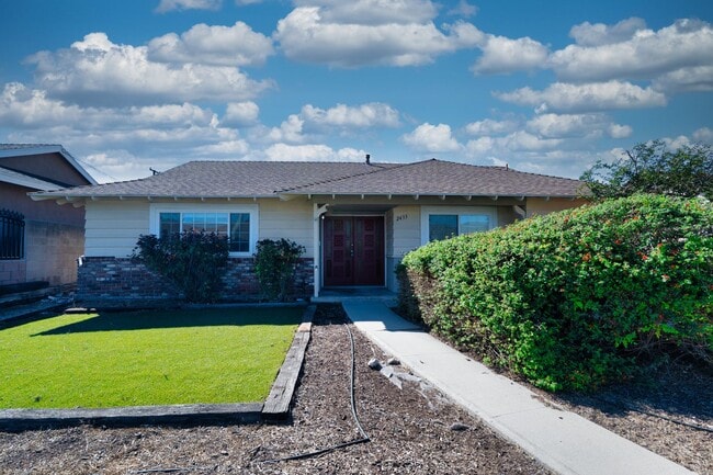 Beautiful & Spacious Home in Rowland Heights - Beautiful & Spacious Home in Rowland Heights