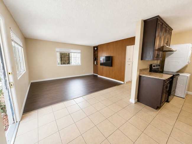 Building Photo - 4267 44th St Unit 8