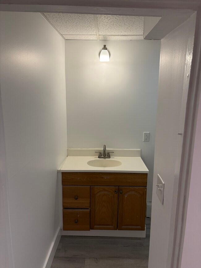 Bathroom - 164 Veranda St