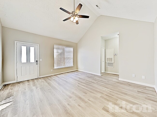 Photo - 407 Barking Dr