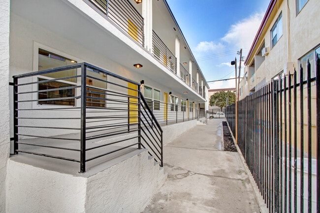 Photo - 161 S Burlington Ave Unidad 1