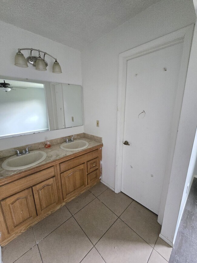 Photo - 3638 Dovetail Ln S