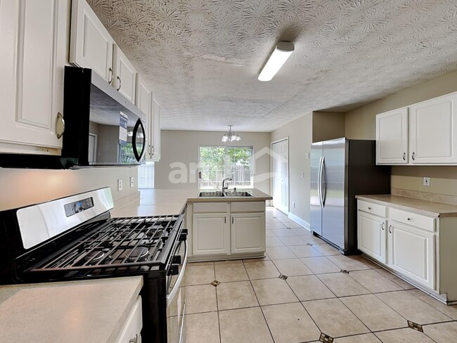 Photo - 1728 Silverchase Dr SW