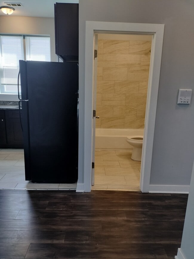 Photo - 1943 W 48th St