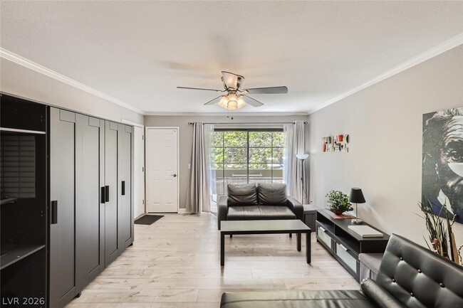 Building Photo - 5146 S Jones Blvd Unit 207