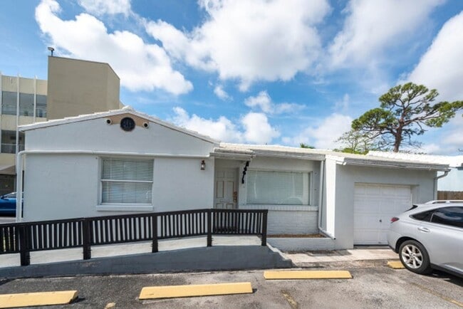 Photo - 412 SE 17th St