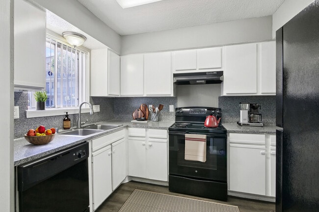 Building Photo - ReNew Greenway