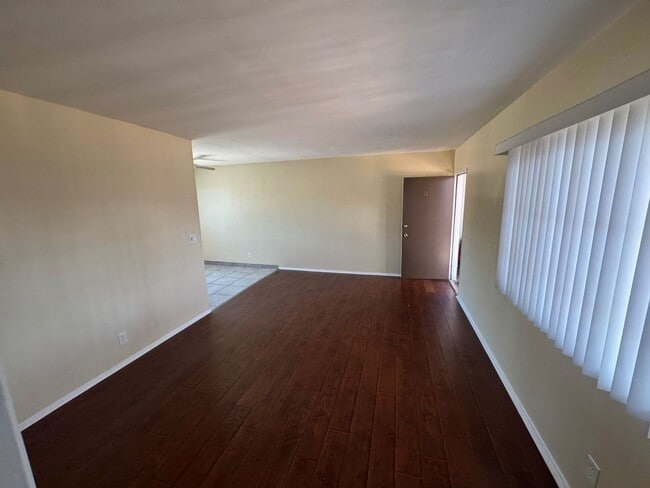 Building Photo - 6633 Woodley Ave Unit 14