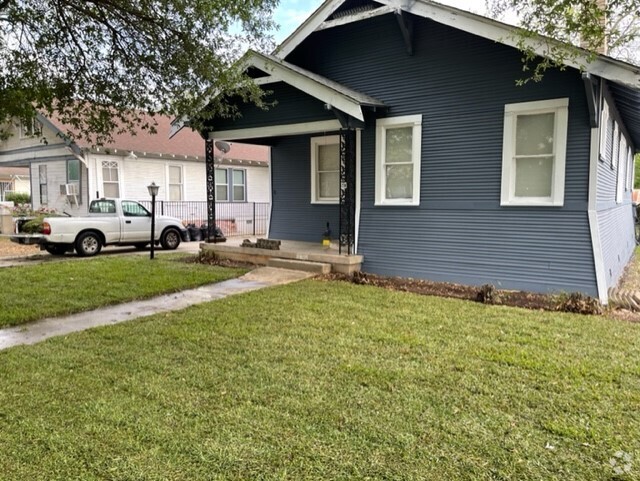 Building Photo - 736 Hammond Ave Rental