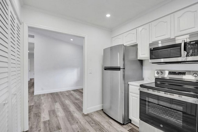 Photo - 229 SW 1st Ave