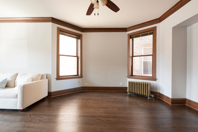 Fotografía del edificio - 2250 W Addison St Unidad 1