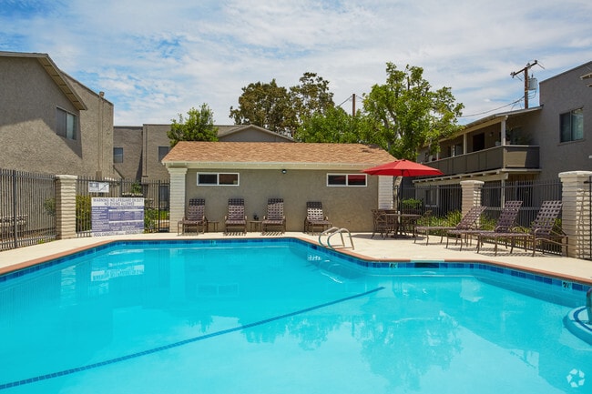 Pacific Pointe South Apartments For Rent in Tustin, CA