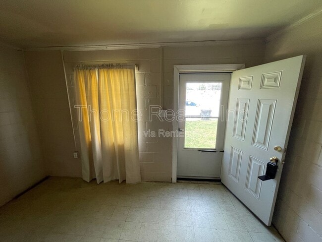 Photo - 415 Rocky St