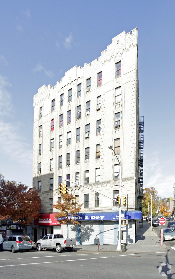 Photo - 1901 Hennessy Place Apartments