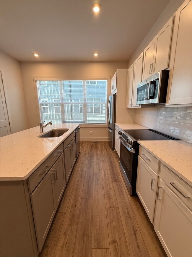 Photo - Peaceful City Living close to Everything!