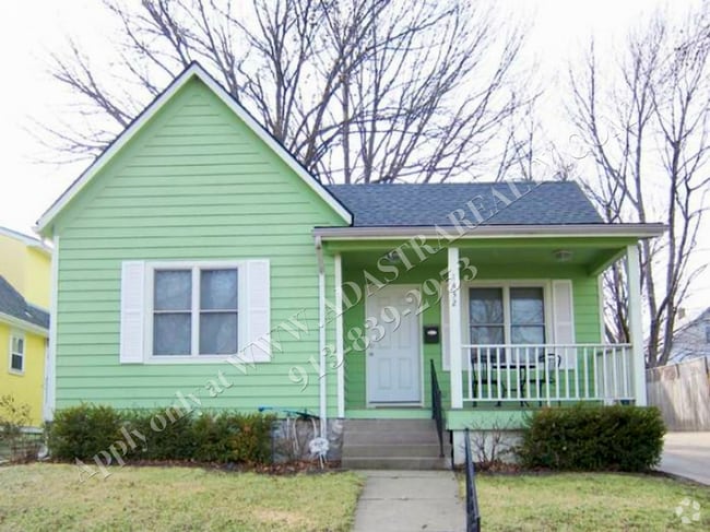 Building Photo - Updated 3 Bed 1 Bath Home Minutes From the...
