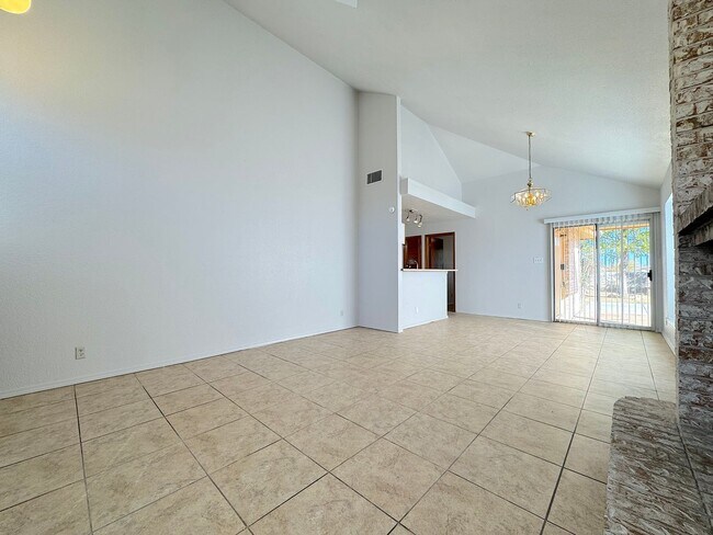 Photo - Northeast El Paso 3 Bed/2 Bath Refrig A/C w/Mountain Views!