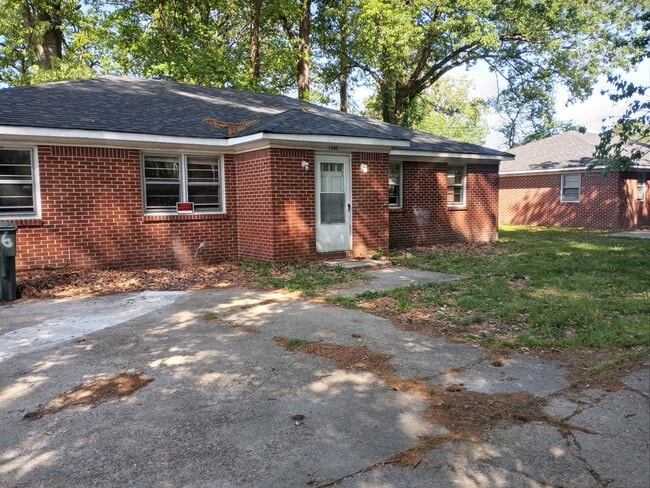 Building Photo - 1346 Strand St Unit B