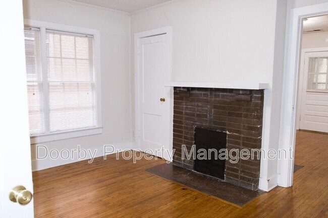 Photo - 1113 E 8th St Unit 4