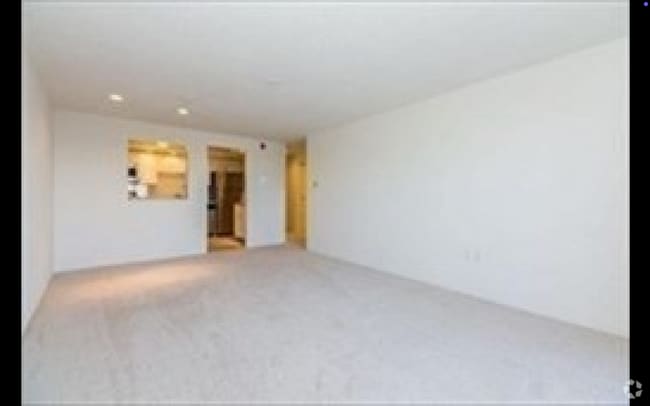 Building Photo - 22 Ocean Ave Unit #409 Rental