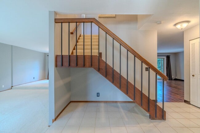 Photo - 985 Big Bend Dr