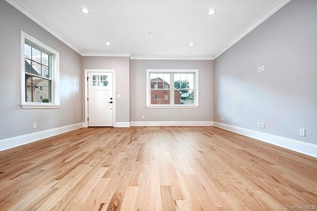 Photo - 113 Gainsborg Ave E