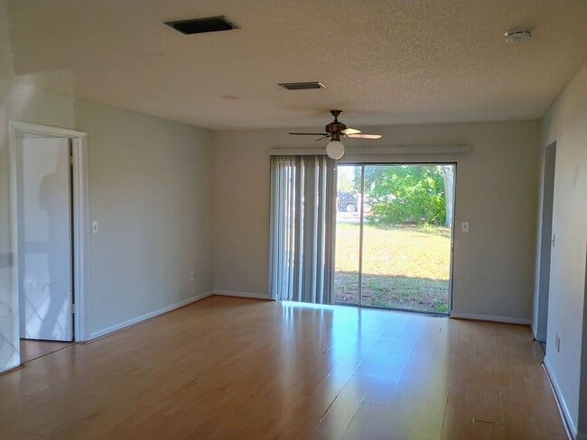 Photo - 2 bed 2 bath house for rent