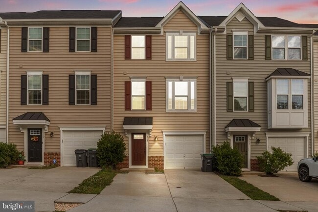 Building Photo - 515 Streamview Dr