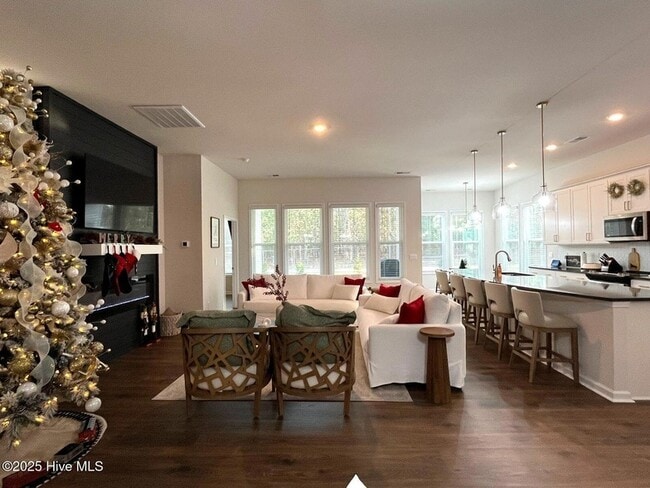 Photo - 742 Carnegie court