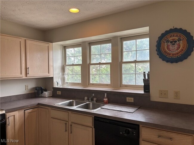 Photo - 1944 E 82nd St