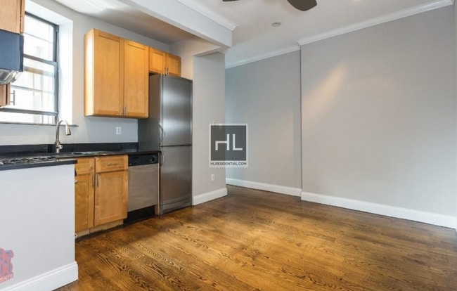 Building Photo - W 14TH ST. Unit 4D