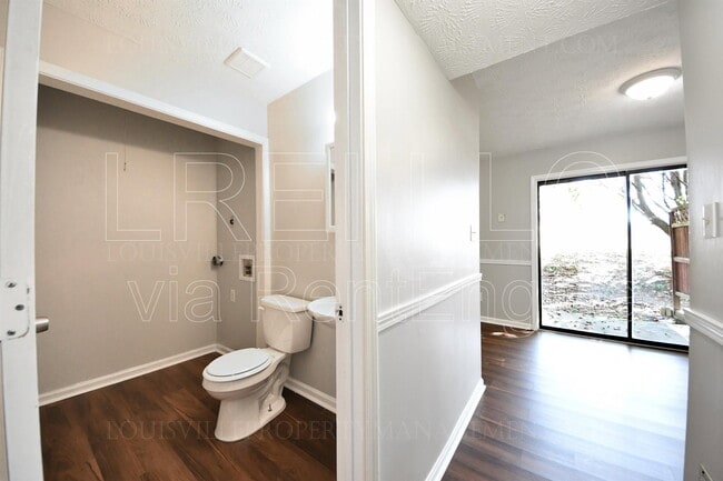 Photo - 621 Westport Rd