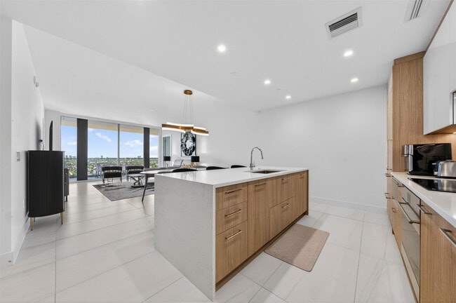 Photo - 153 N Seabreeze Blvd Unidad 1703