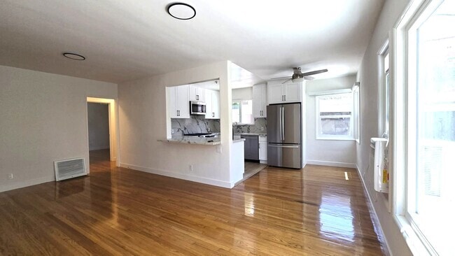 Building Photo - 728 N Edinburgh Ave Unit 728 Rental