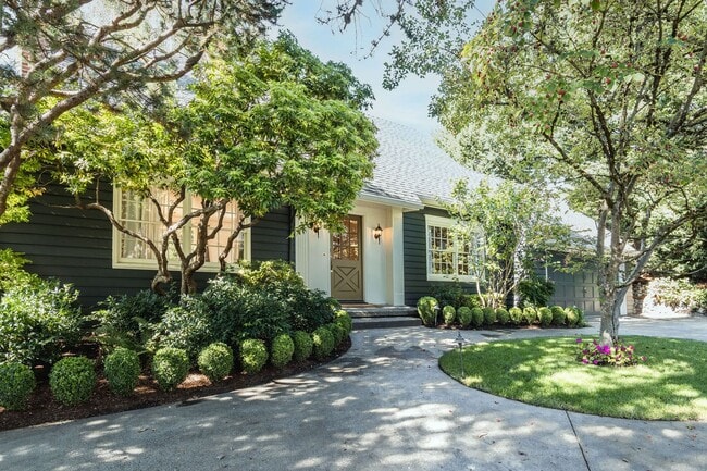 Building Photo - Urban Oasis ~ Gardener's Dream Home!