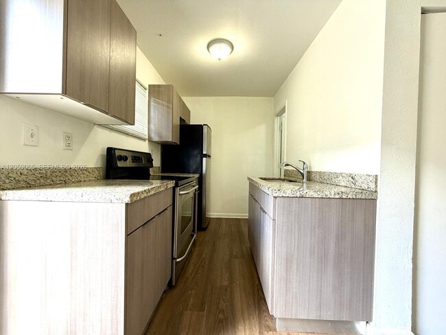 Photo - 529 SW 3rd St Unit 3