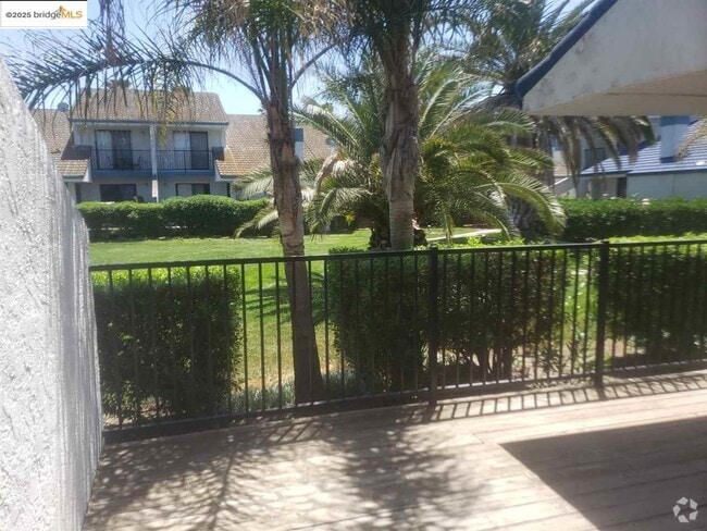 Building Photo - 1515 Trawler St Rental
