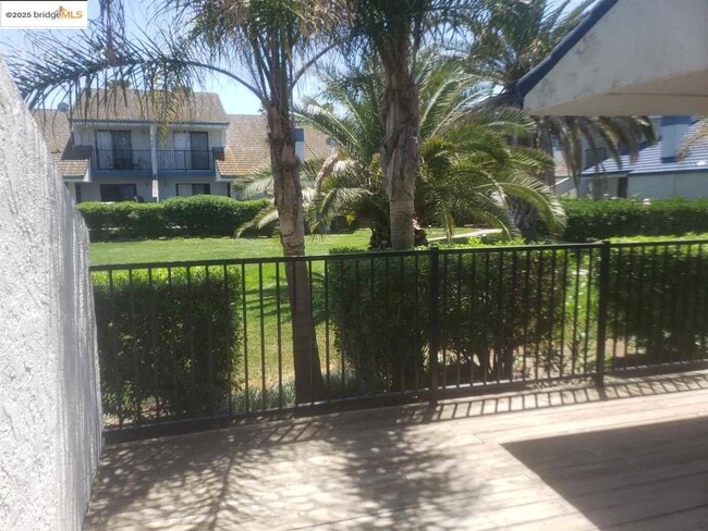 Photo - 1515 Trawler St Condo