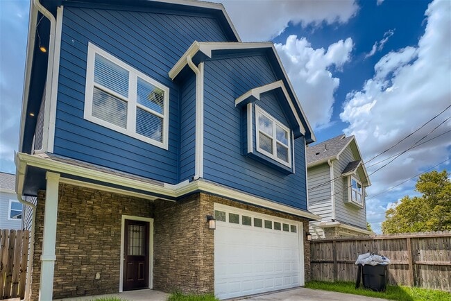 Photo - 3801 Oxford St