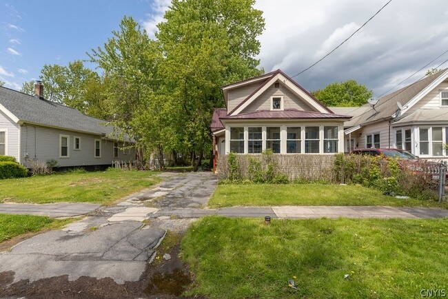 Photo - 122 Putnam St
