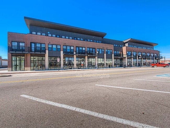 Building Photo - 1302 N Main St Unit 209