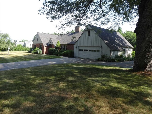 Photo - 101 Drinkwater Rd House
